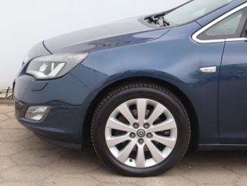 Opel Astra J Hatchback 5d 1.6 Turbo ECOTEC 180KM 2011 Opel Astra 1.6 T, Navi, Xenon, Klima, Klimatronic, zdjęcie 12