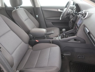 Audi A3 8P Hatchback 3d 1.6 102KM 2009 Audi A3 1.6, Klima,ALU, zdjęcie 8