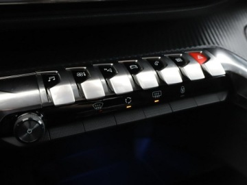 Peugeot 5008 II Crossover 1.5 BlueHDI 130KM 2019 Peugeot 5008 7os. Automat Navi Czujniki parkowania, zdjęcie 28