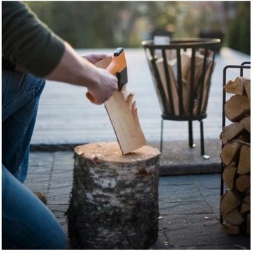 Маленький топор Fiskars для кемпинга и кемпинга