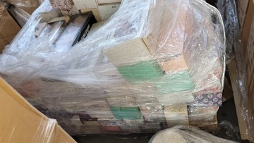 Куклы фарфоровые смешанные, поддон 126 штук, все новое в коробках.