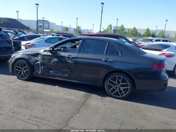 Mercedes Klasa E W213 2022 Mercedes-Benz Klasa E 350 2022 2.0l 2.0 Benzyna 255KM, zdjęcie 2