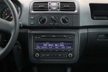 Skoda Fabia II Hatchback Facelifting 1.2 HTP 60KM 2011 Skoda Fabia 1.2, Klima, zdjęcie 11