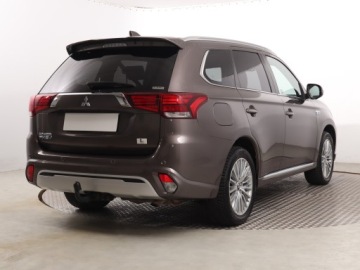 Mitsubishi Outlander III SUV PHEV Facelifting 2020 2.4 PHEV 224KM 2020 Mitsubishi Outlander 2.4 PHEV, Salon Polska, zdjęcie 4