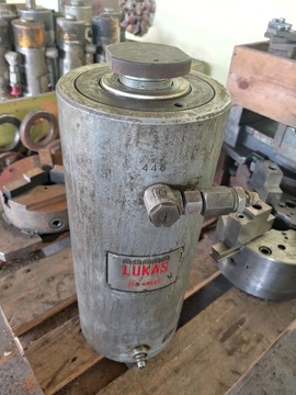 Cylinder hydrauliczny LUKAS 75 ton
