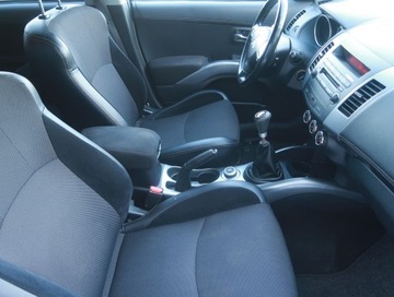 Mitsubishi Outlander II 2.4 MIVEC 170KM 2010 Mitsubishi Outlander 2.4 MIVEC, 4X4, 7 miejsc, zdjęcie 8