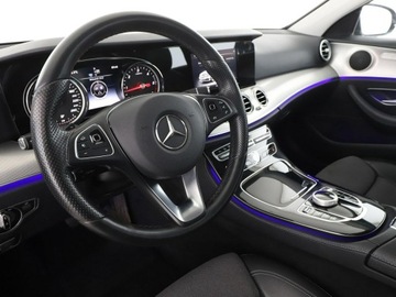 Mercedes Klasa E W213 Kombi 2.0 220d 194KM 2017 Mercedes E 220 Historia serwisowa ASO Automat Navi, zdjęcie 13