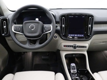 Volvo XC40 Crossover Facelifting 2.0 B4 197KM 2026 VOLVO XC40 B4 Ultra Dark Suv 2.0 (197KM) 2026, zdjęcie 7