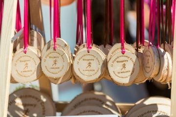 Срезы дерева для УФ-гравировки, полированные с отверстием