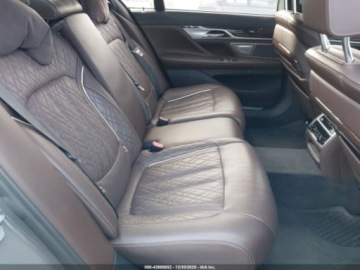 BMW Seria 7 G11-G12 2020 BMW Seria 7 750i xDrive 2020 4.4 Benzyna 523KM, zdjęcie 12