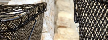 Универсальная защитная сетка для велосипедной корзины с крючками 41х49 см.