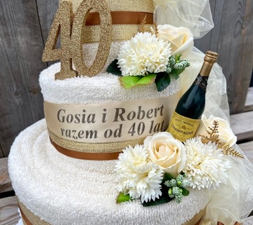 Prezent na Rocznicę Ślubu Tort z 4 Grubych Ręczników Kwiaty Róże Mydlane