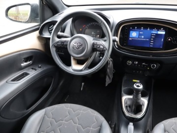 Toyota Aygo X 1.1 VVT-i 72KM 2022 Toyota Aygo X 1.0, Salon Polska, Serwis ASO, zdjęcie 6