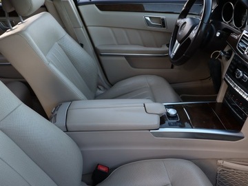 Mercedes Klasa E W212 Limuzyna Facelifting 250 CDI 204KM 2015 Mercedes E E 250 BlueTEC 4MATIC, Salon Polska, zdjęcie 8