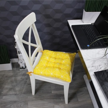 ПОДУШКА НА ТАБУРЮТ, СТЕГАНЫЙ САДОВЫЙ СТУЛ, ЗАВЯЗАННЫЙ РЕМНЯМИ, 40х40 СМ