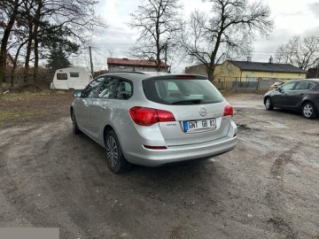 Opel Astra J Sports Tourer 1.7 CDTI ECOTEC 110KM 2011 Opel Astra 1.7 CDTI Caravan DPF Selection 110KM 2011r, zdjęcie 8