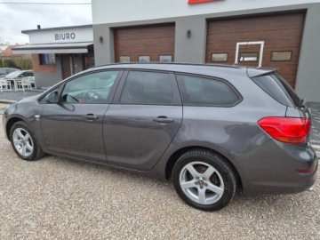 Opel Astra J Sports Tourer 1.4 Turbo ECOTEC 140KM 2012 Opel Astra Sliczna 1.4 b Ful Opcja Bezwypadkowa Zarejestrowana Gwarancja, zdjęcie 4