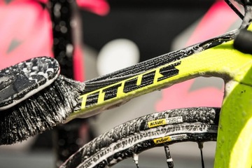 Мягкая моющая велосипедная щетка Muc-Off для очистки компонентов