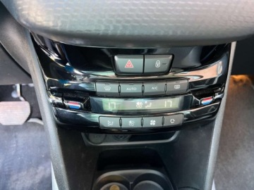 Peugeot 2008 I SUV Facelifting 1.2 PureTech 110KM 2019 Peugeot 2008 1.2 benzyna 110 KM automat kamera zarej w PL mozliwa zam, zdjęcie 16