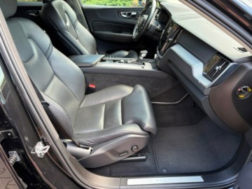 Volvo XC60 II Crossover T4 190KM 2020 Volvo XC 60 2.0 T4 190 KM Inscription Europa FV23%, zdjęcie 15