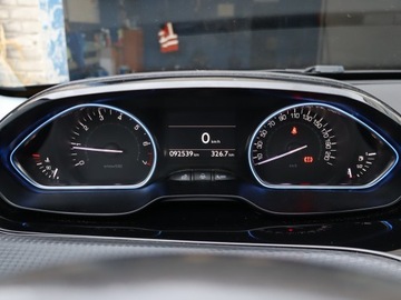 Peugeot 2008 I SUV Facelifting 1.2 PureTech 130KM 2016 Peugeot 2008 1.2 PureTech, Salon Polska, zdjęcie 10