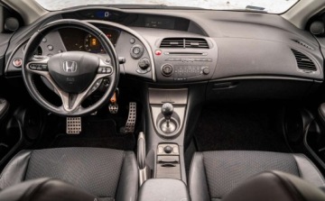 Honda Civic VIII Hatchback 3d 1.8 i-VTEC 140KM 2010 Honda Civic Honda Civic VIII 1.8 140KM 1.8 Benzyna 140KM, zdjęcie 12