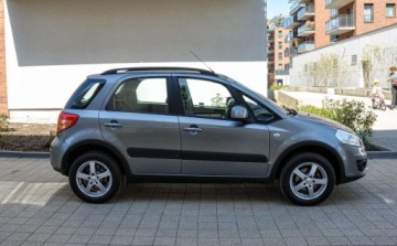 Suzuki SX4 I Hatchback Facelifting 1.6 VVT 120KM 2012 Suzuki SX4 4x4 Salon PL Lift 2012 2013 r. 1.6 Benzyna 120KM, zdjęcie 4