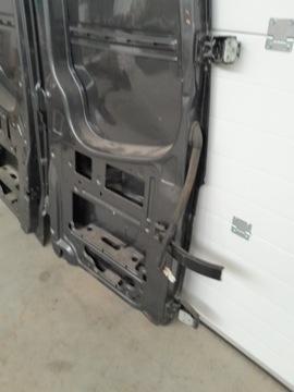 ПЕТЛЯ ЗАДНЕЙ ЛЕВОЙ ДВЕРИ SPRINTER 906 В КОМПЛЕКТЕ