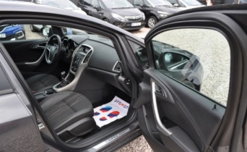 Opel Astra J Hatchback 5d 1.4 Turbo ECOTEC 140KM 2012 Opel Astra 1.4 Benzyna Tempomat Cz. parkowania Klimatyzacja 1.4 Benzyna, zdjęcie 13