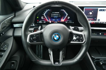 BMW Seria 5 G90-91 2024 BMW 550 BMW 550e M Professional M Pro HAK Adaptive, zdjęcie 15