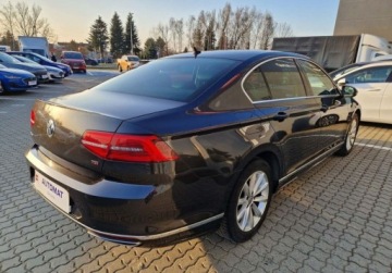 Volkswagen Passat B8 Limousine 1.8 TSI BlueMotion Technology 180KM 2017 Volkswagen Passat 1,8 TSI 180 KM Automat DSG Salon PL ASO Highline, zdjęcie 4