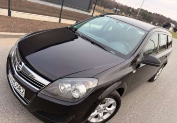 Opel Astra J Sports Tourer 1.6 Twinport ECOTEC 115KM 2010 Opel Astra LIFT 1.6i 115ps Serwisowana BezRdzy Bezwypadkowa Zadbana 1.6, zdjęcie 3