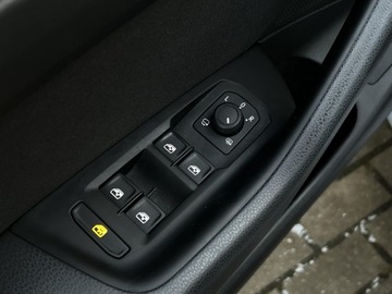 Volkswagen Passat B8 Variant Facelifting 1.5 TSI EVO 150KM 2021 Volkswagen Passat Podgrzewane fotele | APP | Tempo, zdjęcie 10