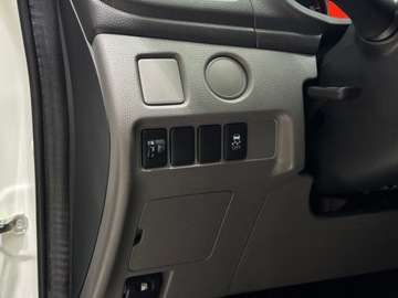 Mitsubishi L200 V Club Cab 2.4 154KM 2019 Mitsubishi L200 DC Invite / Wyciągarka / Hak / Sal, zdjęcie 20