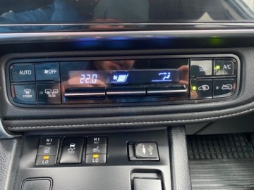 Toyota Auris II Hatchback 5d Facelifting 1.8 Hybrid 136KM 2017 Toyota Auris HYBRYDA AUTOMAT KLIMATYZACJA NAWIGACJA KAMERA TEMPOMAT GRZANE, zdjęcie 9