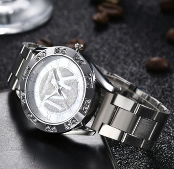 zegarek damski zdobiony diamentami MK model1