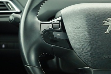 Peugeot 308 II SW Facelifting 1.2 PureTech 110KM 2019 Peugeot 308 1.2 PureTech, Salon Polska, zdjęcie 17