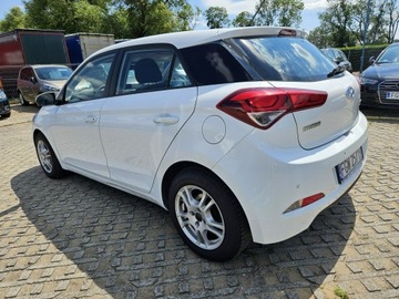Hyundai i20 I Hatchback 5d Facelifting 1.4 CVVT 100KM 2015 Hyundai i20 1,4 benzyna 100KM automat salon polska, zdjęcie 3