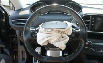 Peugeot 2019 Peugeot 308 1.2 Diesel 110KM, zdjęcie 11