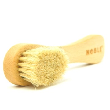 Подарочный набор: щетка для тела и лица, масло, ароматическая свеча NOBLE.