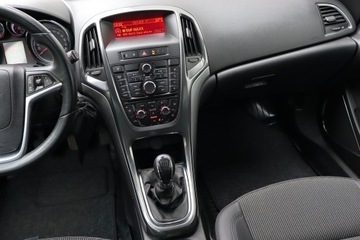 Opel Astra J Hatchback 5d 1.4 Turbo ECOTEC 140KM 2011 Opel Astra 1.4 T, Klima, Klimatronic, Tempomat, zdjęcie 7