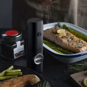 ELEKTRYCZNY MŁYNEK DO PIEPRZU SOLI PRZYPRAW AKUMULATOROWY ŁADOWANIE USB-C