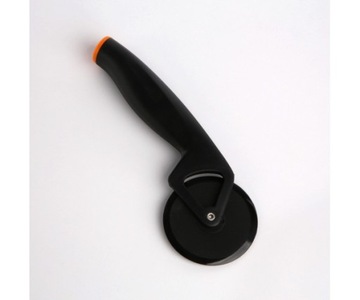 FISKARS Нож для пиццы с насечкой 1019533