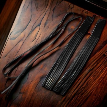 Кожаные накладки на рычаги тормоза и сцепления.