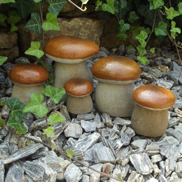 Садовые фигурки боровиков из камней, набор из 5 штук.