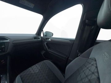 Volkswagen Tiguan Allspace SUV Facelifting 2.0 TSI 190KM 2022 Volkswagen Tiguan Allspace 2.0 TSI 190 KM 4Mot. R-Line DSG, Niski przebieg, zdjęcie 25