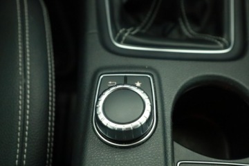 Mercedes Klasa A W176 Hatchback 5d Facelifting 180 122KM 2017 Mercedes A A 180, Salon Polska, Serwis ASO, Skóra, zdjęcie 13