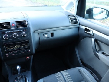 Volkswagen Touran II 1.6 TDI 105KM 2012 VW Touran 1.6 TDI, DSG, 7 miejsc, Skóra, Klima, zdjęcie 7