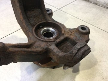 ЛЕВЫЙ ПОВОРОТНЫЙ КУЛАК ДЛЯ FORD MONDEO MK4 1.8 TDCI