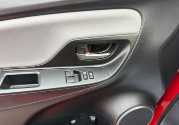 Toyota Yaris III Hatchback 5d Facelifting 1.0 VVT-i 69KM 2016 Toyota Yaris Salon Polska, Serwis ASO, Czujniki park. 1 rej IV 2017r. Gwar, zdjęcie 10